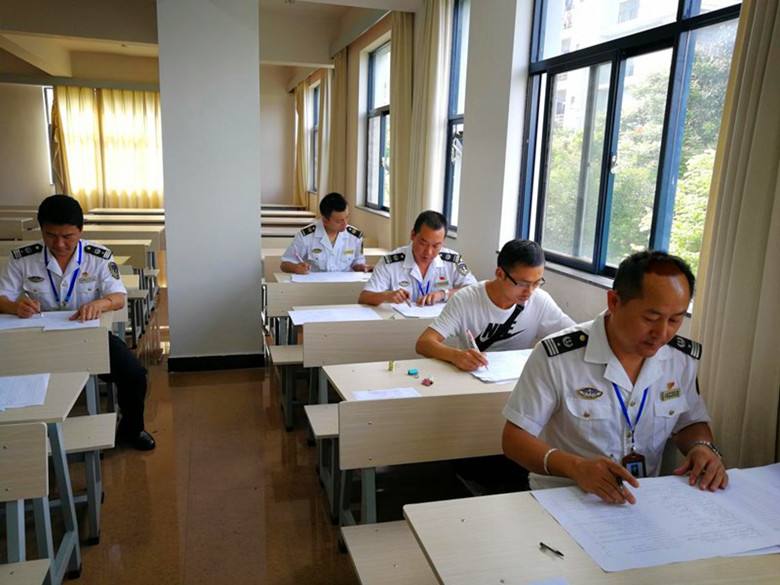 中华人民共和国海船水手、机工适任培训、考试